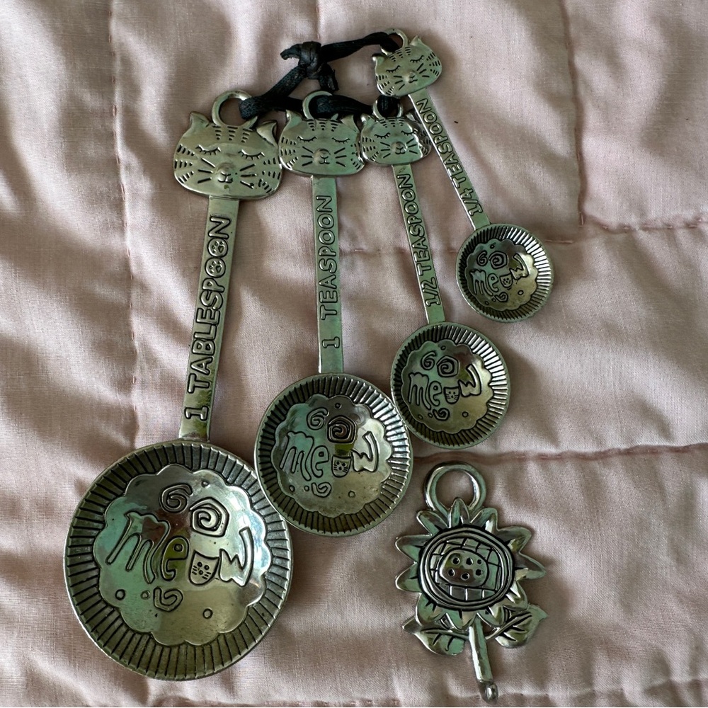Adorable Cat Measuring Spoons Set